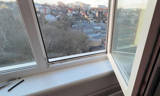 Замена уплотнителя на пластиковом окне